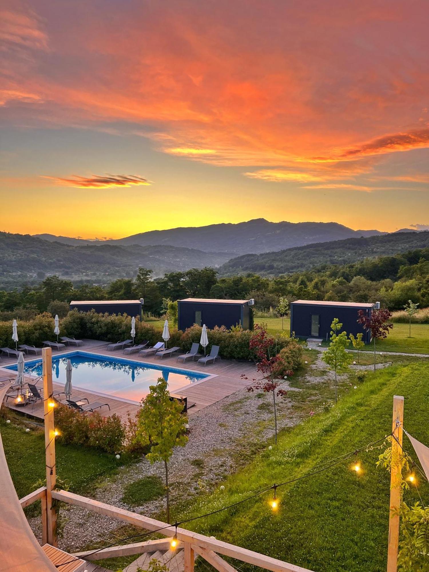 Flandra Glamping Hotel Corbeni Bagian luar foto