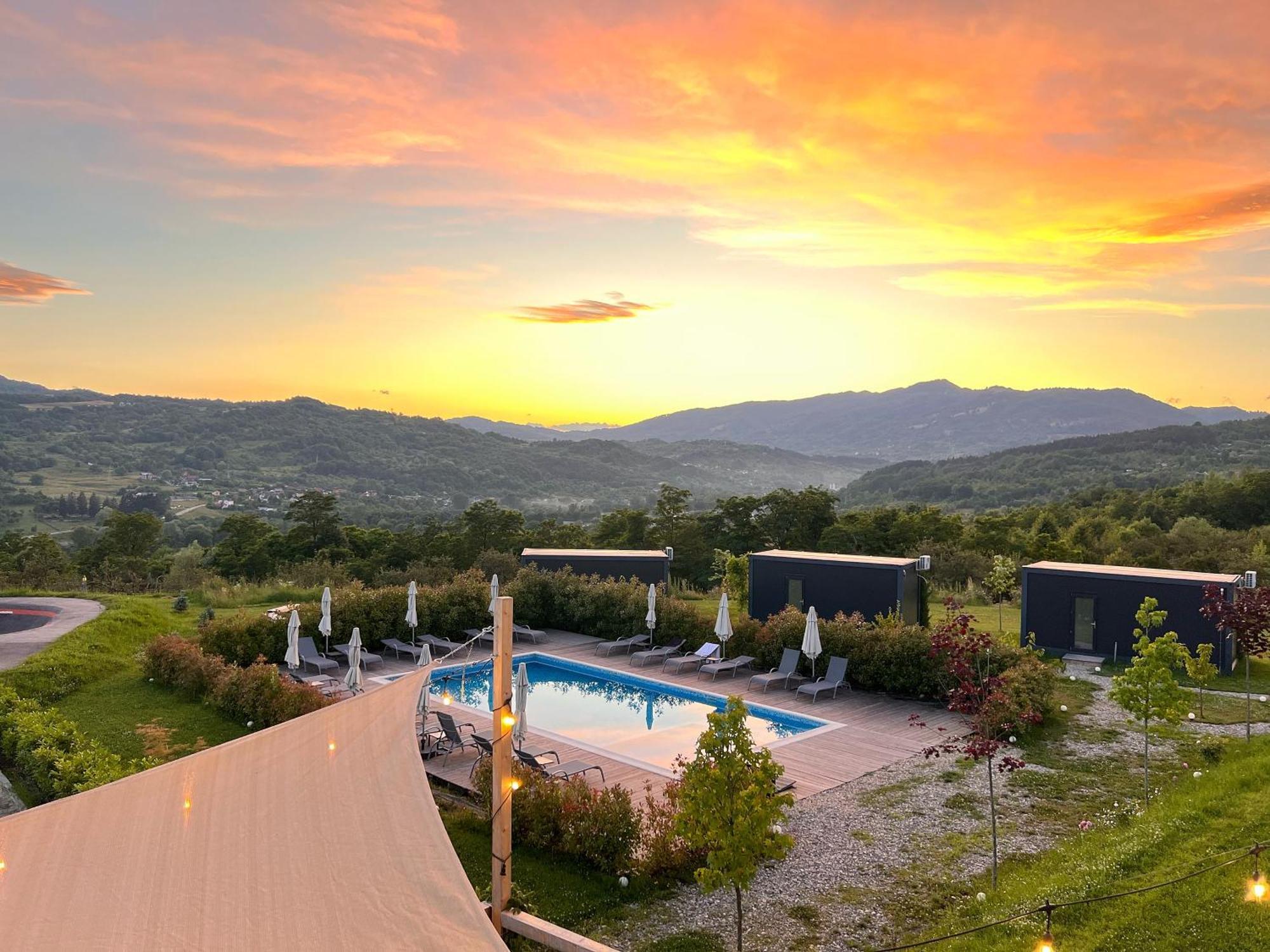 Flandra Glamping Hotel Corbeni Bagian luar foto